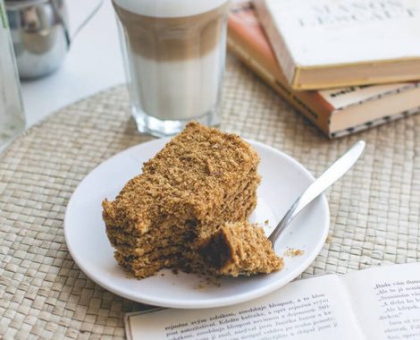 foodiesfeed.com_traditional-czech-honey-cake-caffee-latte.jpg